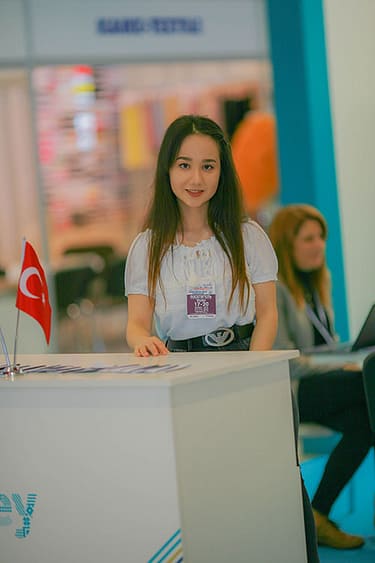 Bayan Rusça-Türkçe tercüman hostes